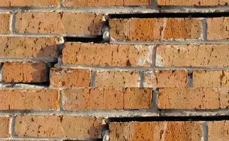 Brick wall with serious structural damage in Minneapolis, MN
